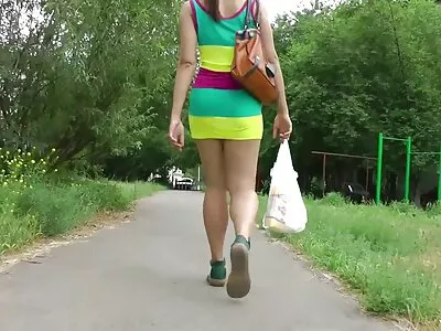 Чоловік замикає жінку еротика секс в кімнаті