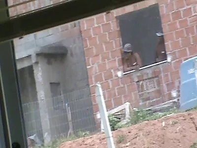 Чоловік ставить жінок в підв'язку вип еротика в порядок